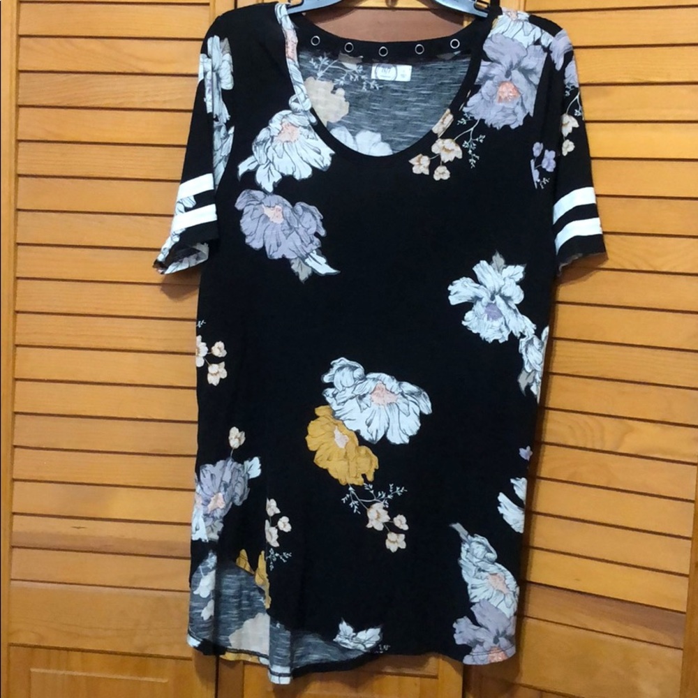 Maurices 24/7 tee size 0 never worn